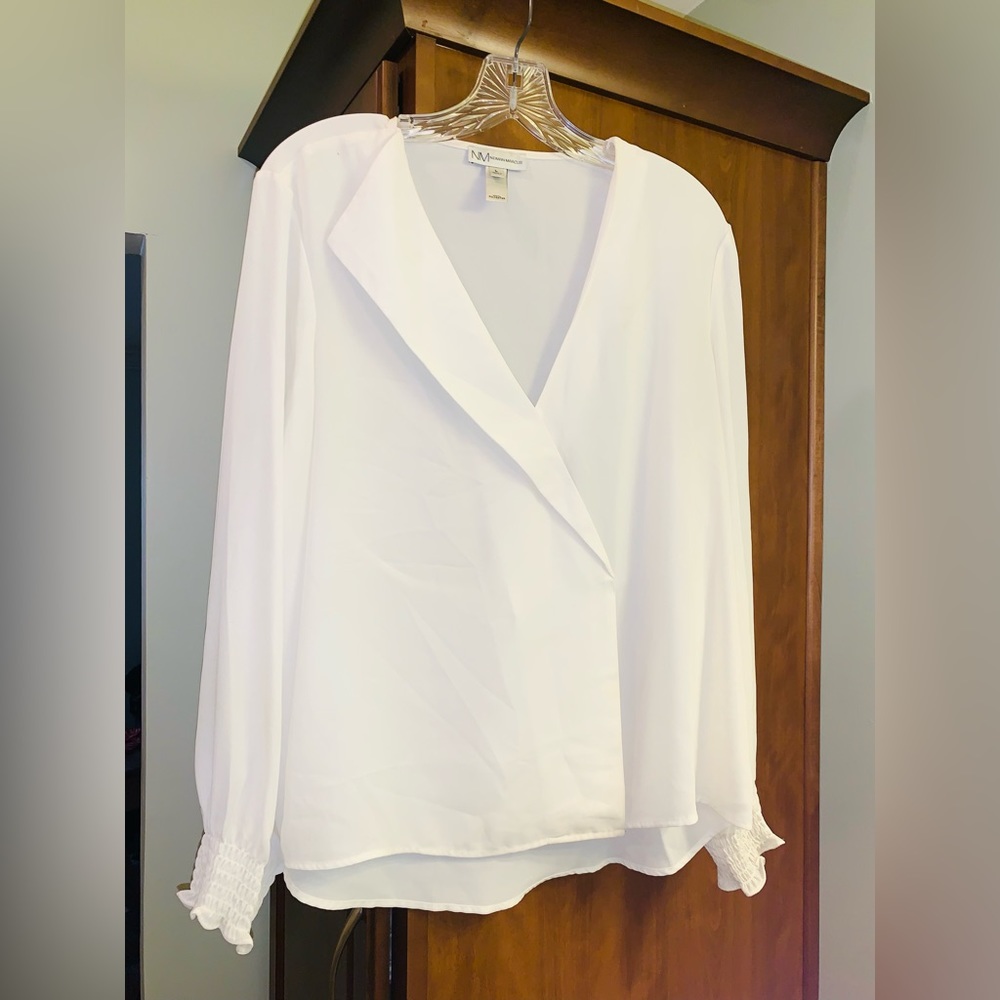 Neiman Marcus cream long sleeve blouse